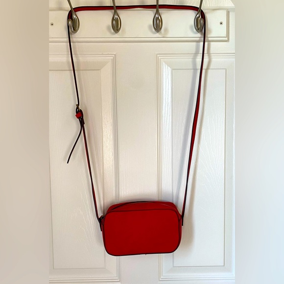 GAP crossbody zipper close bag - Picture 2 of 8